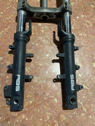 Horquillas y tija Kymco Xciting 500i 2010