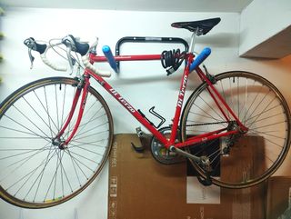 Bicicleta de carretera Di Terzo Roja