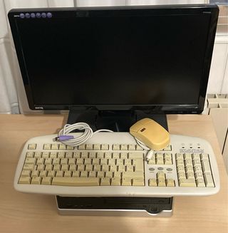 Ordenador Benq Antiguo Teclado y Ratón