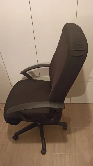 Silla de oficina negra