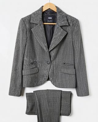 Traje de chaqueta y pantalón de mujer