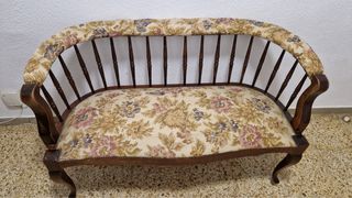 Sofá floral madera y tela
