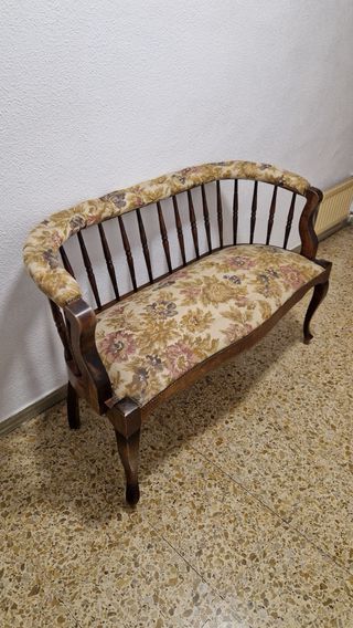 Sofá floral madera y tela