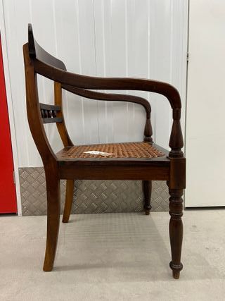 Sillas de madera con detalle