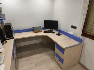 Mueble y Mesa de escritorio de madera y metal