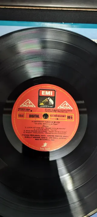 Disco de vinilo: A different Kind Of Blues