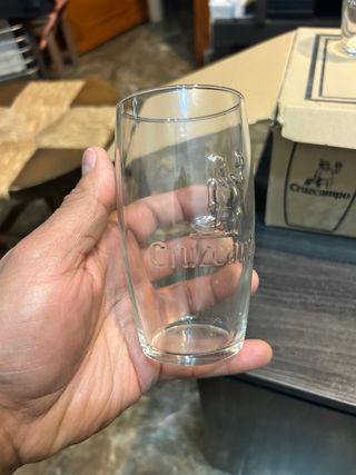 CAJA 12 VASOS CRUZCAMPO LOGO EN RELIEVE