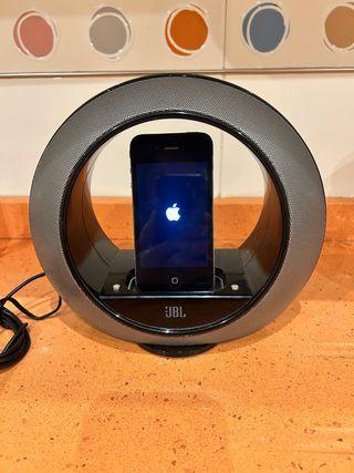 Iphone 4, sin cargador + altavoz jbl