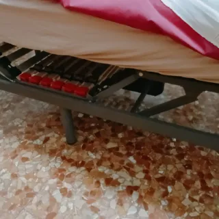 Cama articulada y elevable eléctrica