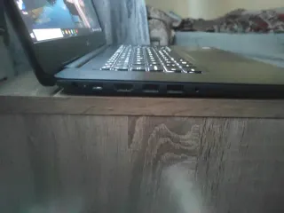 Portátil negro y multicolor