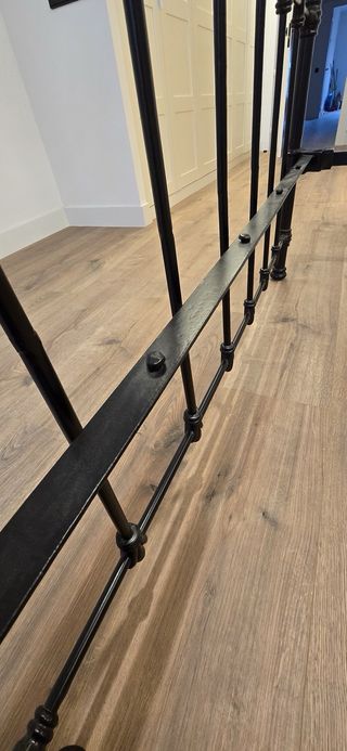 Estructura cama forja antigua negra y dorada