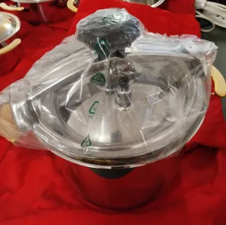 Batteria di padelle completa.