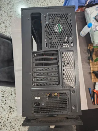 Carcasa pc Aerocool + fuente aliment uranovx 750w