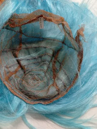 Peluca celeste sintética