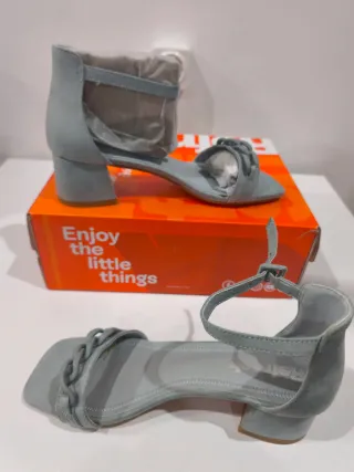 Sandalias azules tacón bajo