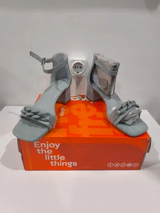 Sandalias azules tacón bajo