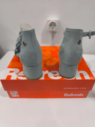 Sandalias azules tacón bajo