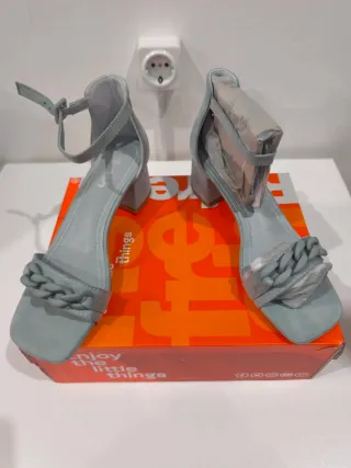 Sandalias azules tacón bajo