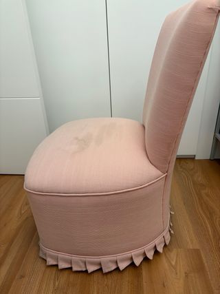 Butaca de tela rosa