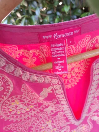 Vestido corto rosa bordado