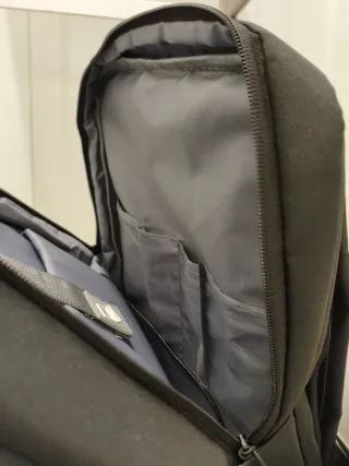 MOCHILA PC PORTÁTIL HASTA 15'6",SEMINUEVA CON USB