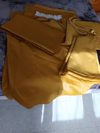 Cabecero de cama antiguo de madera