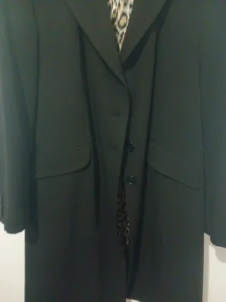 Chaqueta negra con forro estampado