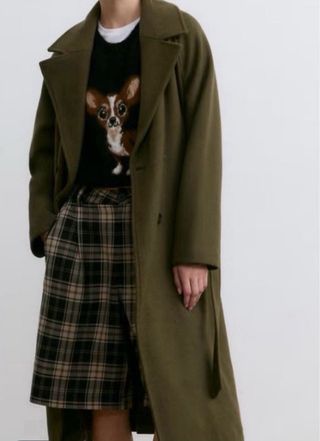 Abrigo estilo trench tacto suave de Stradivarius