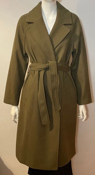 Abrigo estilo trench tacto suave de Stradivarius