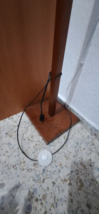 Lámpara de pie madera pantalla tela