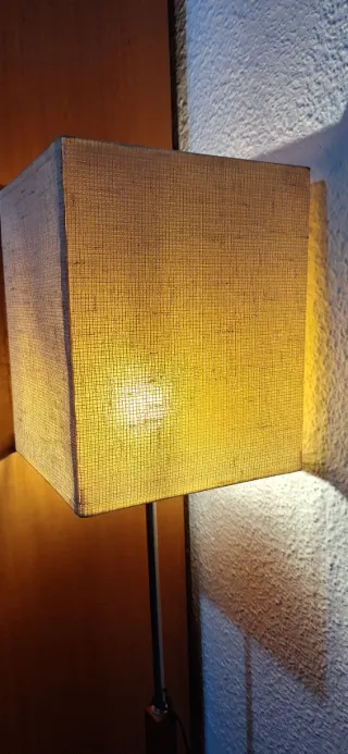 Lámpara de pie madera pantalla tela