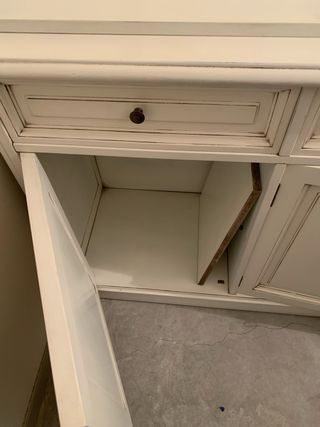 Aparador de madera decapado blanco