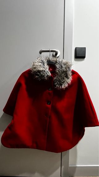 Mantello rosso vintage con colletto di pelo