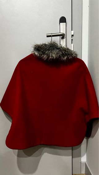 Mantello rosso vintage con colletto di pelo