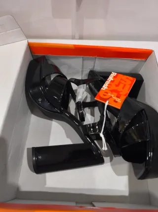 Sandalias Refresh Negras Tacón Plataforma