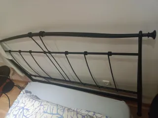 Dos cabeceros de cama metálico negro