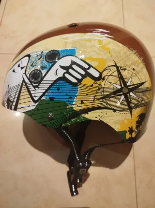 Casco de bicicleta y skate con diseño