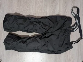 Pantalón de esquí negro hombre con tirante.