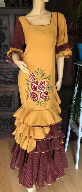 Paco Álvarez, Vestido de Flamenca con mantoncillo