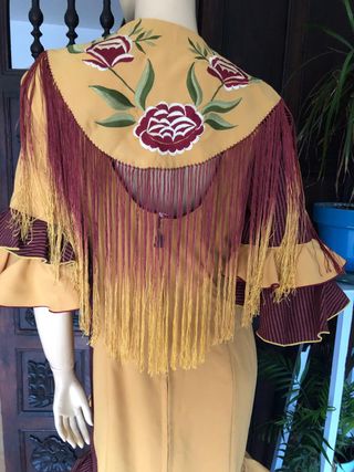 Paco Álvarez, Vestido de Flamenca con mantoncillo
