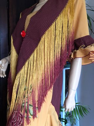 Paco Álvarez, Vestido de Flamenca con mantoncillo