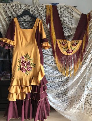 Paco Álvarez, Vestido de Flamenca con mantoncillo