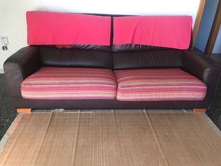 Sofa de dos plazas de puli piel y tapizado