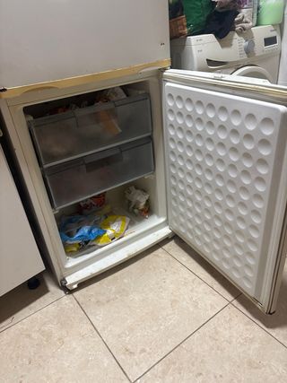 Nevera grande blanca por mudanza