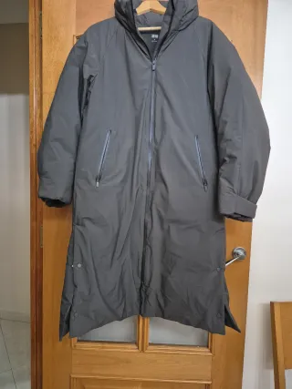 Abrigo largo de plumas Uniqlo