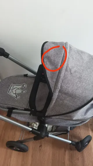 Carrito de bebé de juguete gris