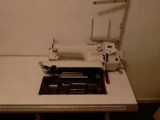 Maquina de coser juki 8100e
