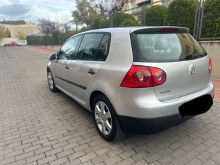 Volkswagen Golf 2004 tel 666217952