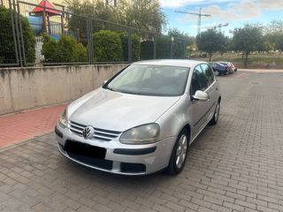 Volkswagen Golf 2004 tel 666217952