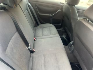 Volkswagen Golf 2004 tel 666217952